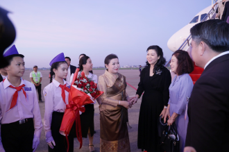 Spouse of Vietnam’s Party Secretary General Visits Laos